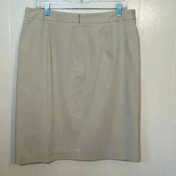 346 Brooks Brothers Stretch Khaki Beige Midi Skirt in Size 14. - Picture 2 of 9